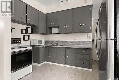 3337 Dewdney Avenue, Regina, SK - Indoor Photo Showing Kitchen