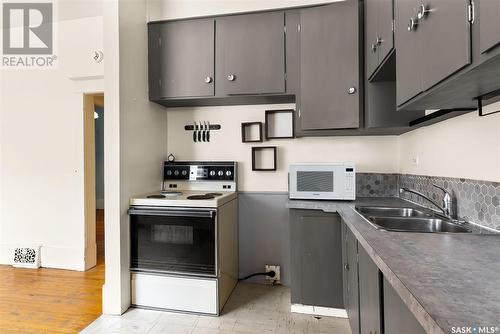 3337 Dewdney Avenue, Regina, SK - Indoor Photo Showing Kitchen With Double Sink