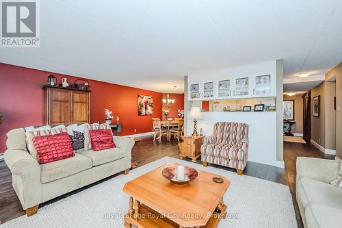 401 - 8 Christopher Court, Guelph (Hanlon Creek), ON - Indoor Photo Showing Living Room