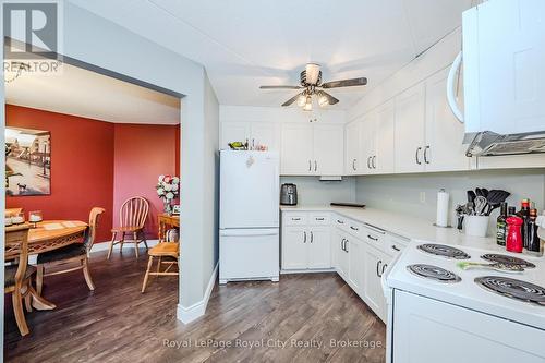 401 - 8 Christopher Court, Guelph (Hanlon Creek), ON - Indoor Photo Showing Kitchen