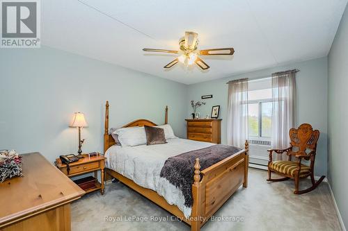 401 - 8 Christopher Court, Guelph (Hanlon Creek), ON - Indoor Photo Showing Bedroom