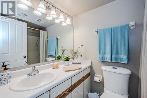 401 - 8 Christopher Court, Guelph (Hanlon Creek), ON - Indoor Photo Showing Bathroom