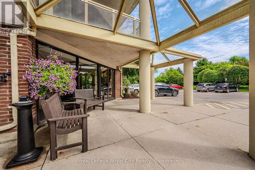 401 - 8 Christopher Court, Guelph (Hanlon Creek), ON - Outdoor