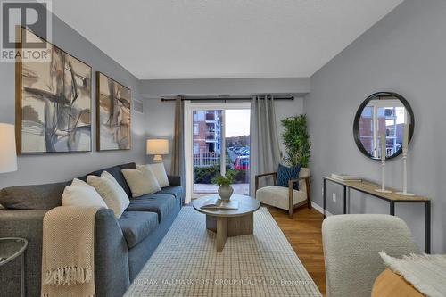 109 - 120 Aspen Springs Drive, Clarington, ON - Indoor Photo Showing Living Room