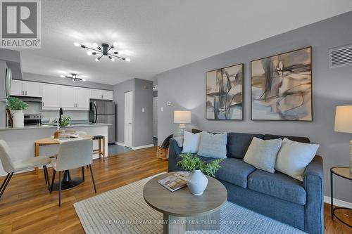 109 - 120 Aspen Springs Drive, Clarington, ON - Indoor Photo Showing Living Room