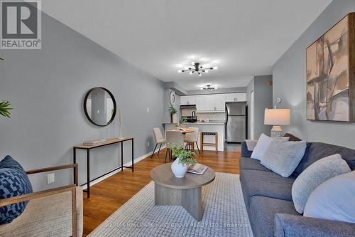 109 - 120 Aspen Springs Drive, Clarington, ON - Indoor Photo Showing Living Room