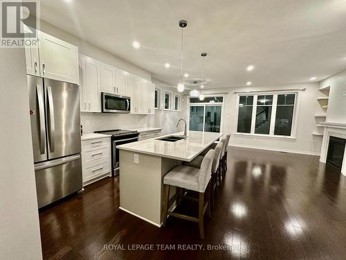 605 Egret Way, Ottawa, ON - Indoor Photo Showing Kitchen With Double Sink With Upgraded Kitchen