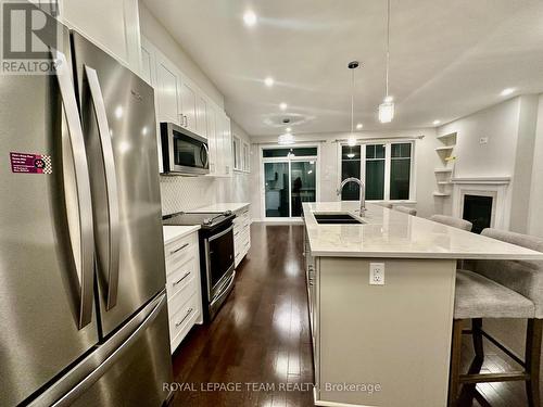 605 Egret Way, Ottawa, ON - Indoor Photo Showing Kitchen With Double Sink With Upgraded Kitchen