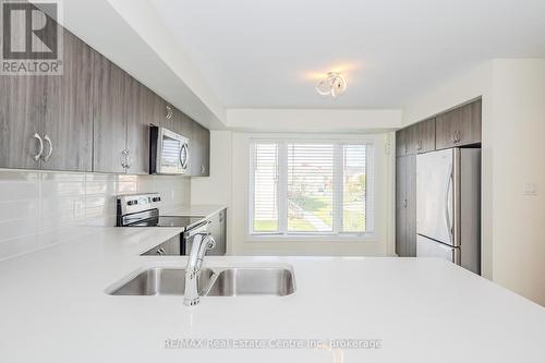 256 Law Drive, Guelph (Grange Hill East), ON - Indoor Photo Showing Kitchen