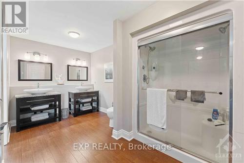 6163 Elkwood Drive, Ottawa, ON - Indoor Photo Showing Bathroom