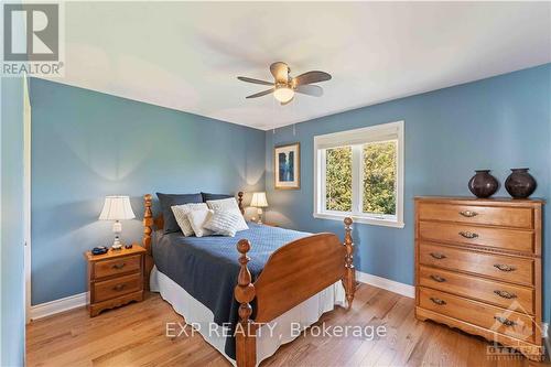 6163 Elkwood Drive, Ottawa, ON - Indoor Photo Showing Bedroom