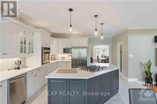 6163 Elkwood Drive, Ottawa, ON - Indoor Photo Showing Kitchen With Upgraded Kitchen