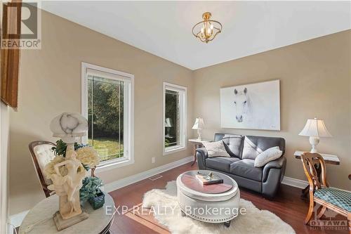 6163 Elkwood Drive, Ottawa, ON - Indoor Photo Showing Living Room