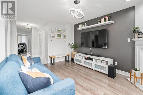 50 Smith Drive, Halton Hills, ON - Indoor Photo Showing Living Room