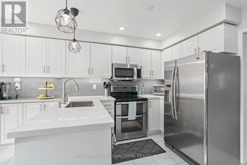 50 Smith Drive, Halton Hills, ON - Indoor Photo Showing Kitchen With Upgraded Kitchen