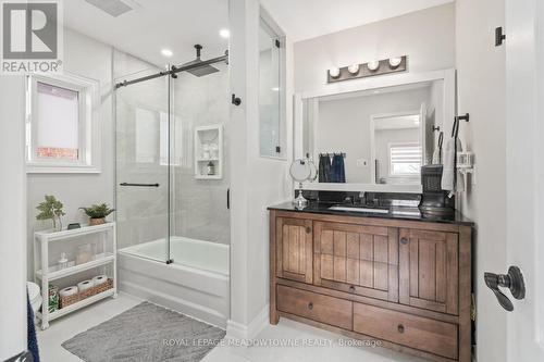 50 Smith Drive, Halton Hills, ON - Indoor Photo Showing Bathroom