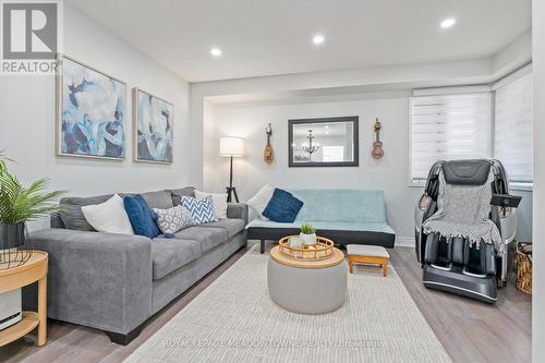 50 Smith Drive, Halton Hills, ON - Indoor Photo Showing Living Room