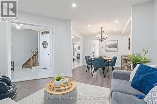 50 Smith Drive, Halton Hills, ON - Indoor Photo Showing Living Room