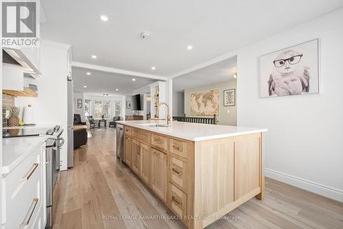 9 Susan Court, Kawartha Lakes (Lindsay), ON - Indoor Photo Showing Kitchen With Upgraded Kitchen