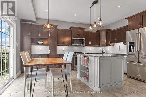 949 Rossburn Crescent, Ottawa, ON - Indoor Photo Showing Kitchen With Stainless Steel Kitchen With Upgraded Kitchen