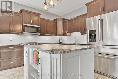 949 Rossburn Crescent, Ottawa, ON - Indoor Photo Showing Kitchen With Stainless Steel Kitchen With Upgraded Kitchen