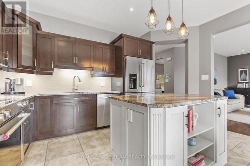 949 Rossburn Crescent, Ottawa, ON - Indoor Photo Showing Kitchen With Stainless Steel Kitchen With Upgraded Kitchen