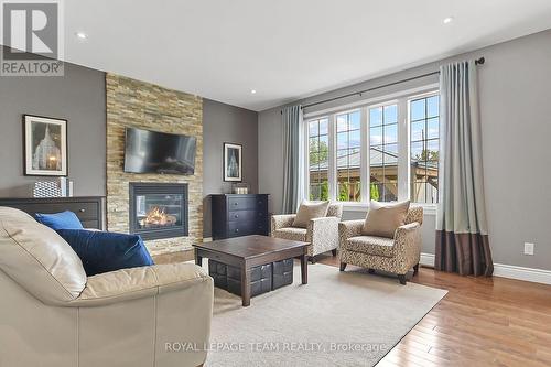 949 Rossburn Crescent, Ottawa, ON - Indoor Photo Showing Living Room With Fireplace