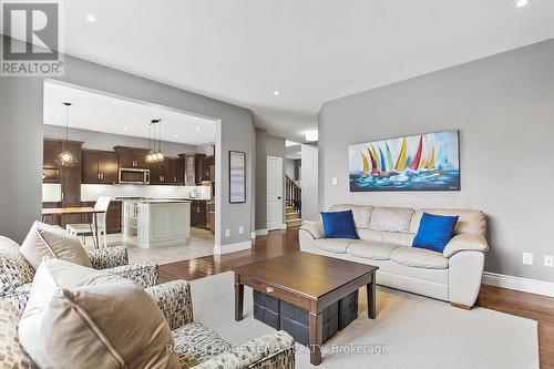 949 Rossburn Crescent, Ottawa, ON - Indoor Photo Showing Living Room