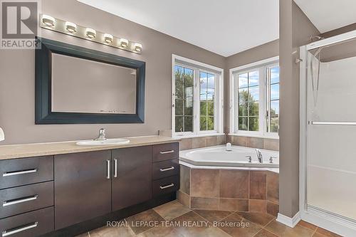 949 Rossburn Crescent, Ottawa, ON - Indoor Photo Showing Bathroom