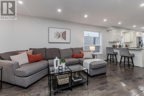 4008 Jarvis Crescent, Burlington, ON - Indoor Photo Showing Living Room