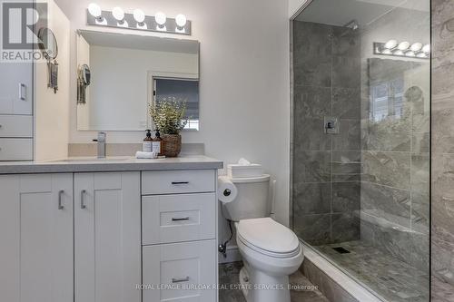 4008 Jarvis Crescent, Burlington, ON - Indoor Photo Showing Bathroom