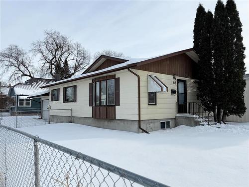 62 Royal Road N, Portage La Prairie, MB - Outdoor