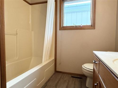 62 Royal Road N, Portage La Prairie, MB - Indoor Photo Showing Bathroom