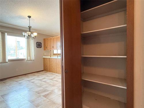 62 Royal Road N, Portage La Prairie, MB - Indoor Photo Showing Other Room