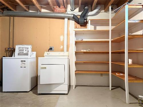 62 Royal Road N, Portage La Prairie, MB - Indoor Photo Showing Laundry Room