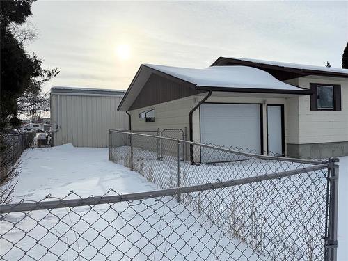 62 Royal Road N, Portage La Prairie, MB - Outdoor With Exterior