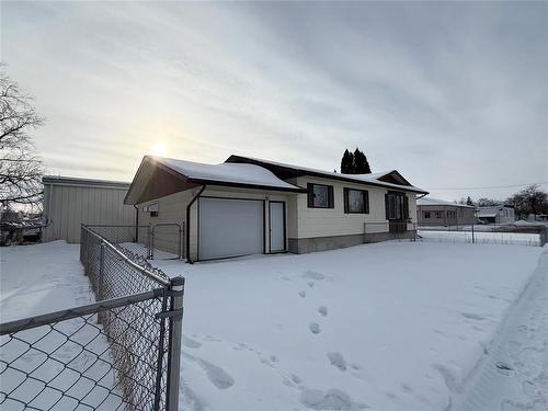 62 Royal Road N, Portage La Prairie, MB - Outdoor