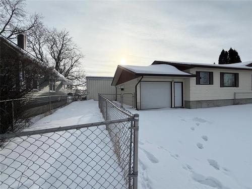 62 Royal Road N, Portage La Prairie, MB - Outdoor