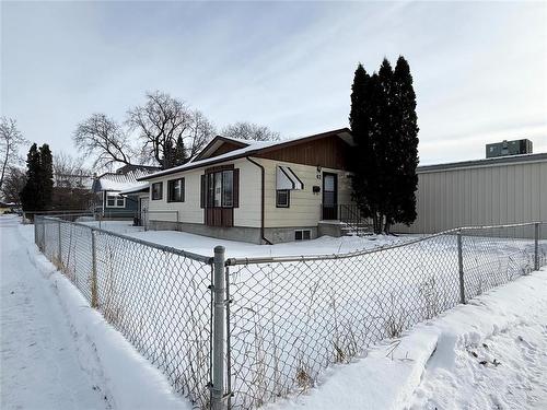 62 Royal Road N, Portage La Prairie, MB - Outdoor