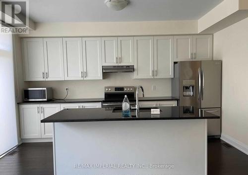 539 Carrville Road, Richmond Hill, ON - Indoor Photo Showing Kitchen