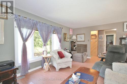 3159 8Th Line Road E, Ottawa, ON - Indoor Photo Showing Living Room