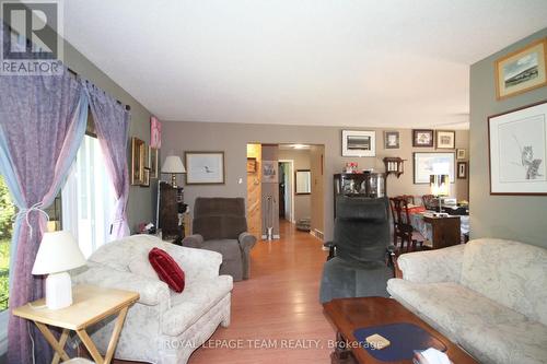 3159 8Th Line Road E, Ottawa, ON - Indoor Photo Showing Living Room