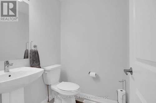 41 Finglas Court, Ottawa, ON - Indoor Photo Showing Bathroom