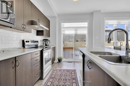 41 Finglas Court, Ottawa, ON - Indoor Photo Showing Kitchen With Double Sink