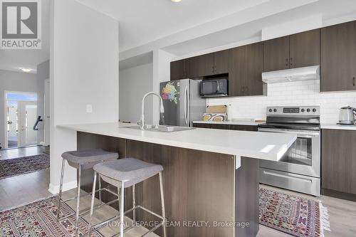 41 Finglas Court, Ottawa, ON - Indoor Photo Showing Kitchen With Upgraded Kitchen