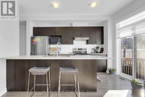 41 Finglas Court, Ottawa, ON - Indoor Photo Showing Kitchen With Upgraded Kitchen