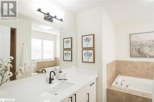 Soaker Tub & Separate Shower - 348 Tonelli Lane, Milton, ON - Indoor Photo Showing Bathroom