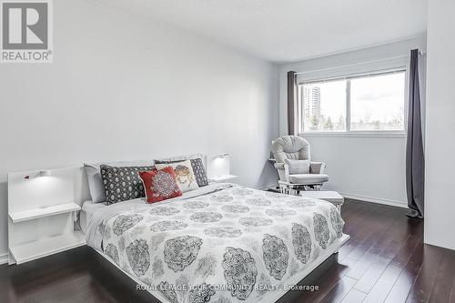 93 Revelstoke Crescent, Richmond Hill, ON - Indoor Photo Showing Bedroom