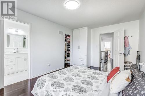 93 Revelstoke Crescent, Richmond Hill, ON - Indoor Photo Showing Bedroom