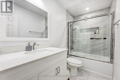 93 Revelstoke Crescent, Richmond Hill, ON - Indoor Photo Showing Bathroom